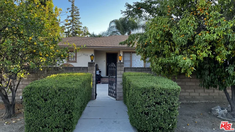 22624 Victory Boulevard, Woodland Hills, CA 91367