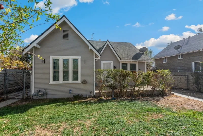 2962 Chestnut Street, Riverside, CA 92501