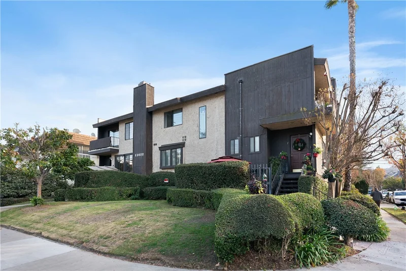 11622 Moorpark Street 2, Studio City, CA 91602