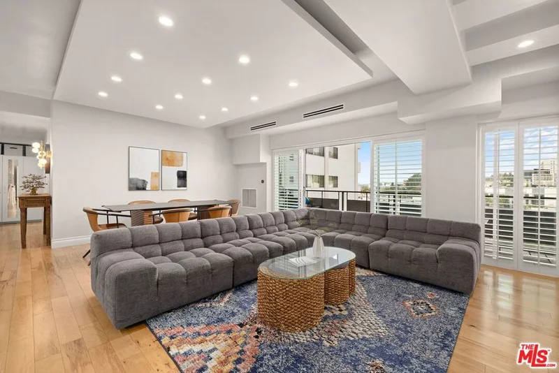 1155 N La Cienega Boulevard 1109, West Hollywood, CA 90069