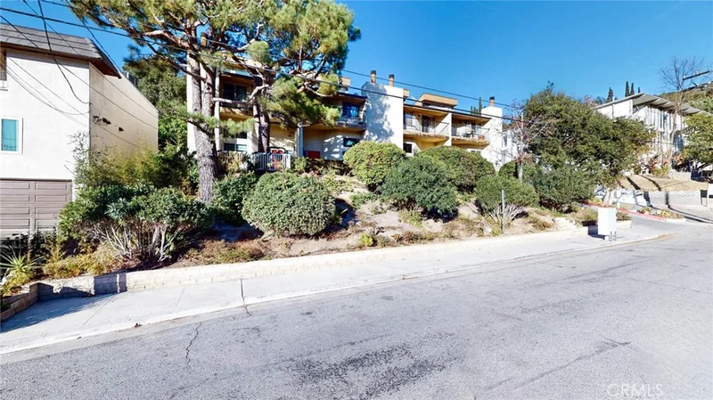 1881 Alpha Road 12, Glendale, CA 91208