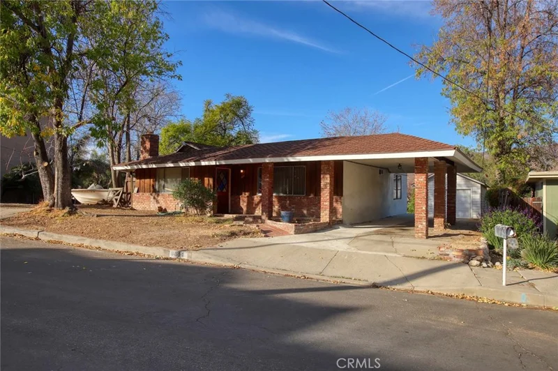 8811 Yates Street, Sunland, CA 91040