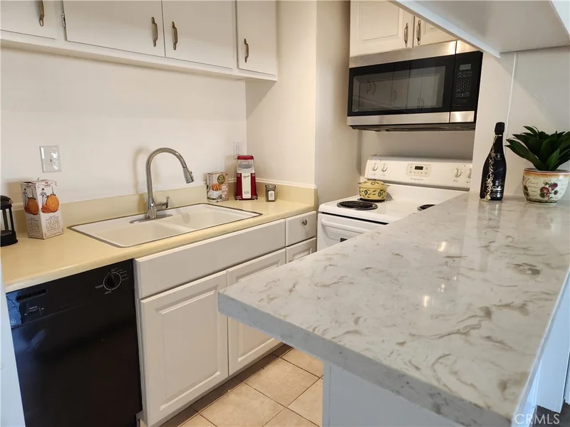 5585 E Pacific Coast Highway E 305, Long Beach, CA 90804