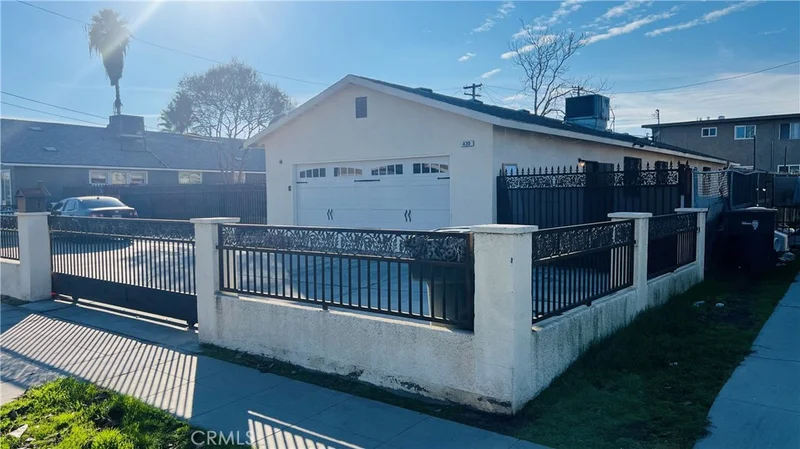 430 S Backer Avenue, Fresno, CA 93702