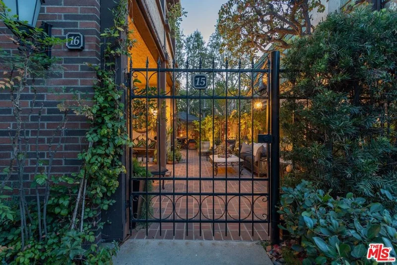 885 S Orange Grove Boulevard 15, Pasadena, CA 91105