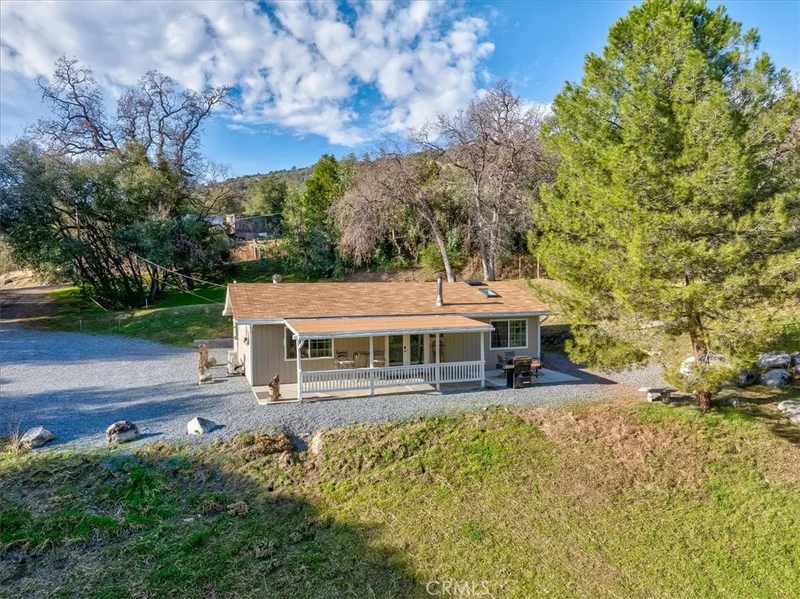 42109 River Falls Road, Oakhurst, CA 93644