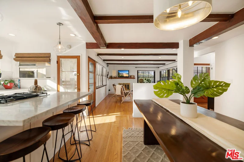 5207 Sale Avenue, Woodland Hills, CA 91364