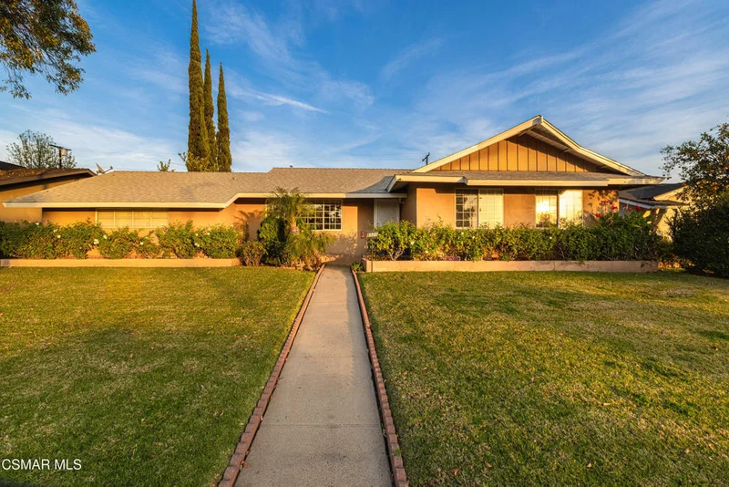 8520 Topanga Canyon Boulevard, West Hills, CA 91304