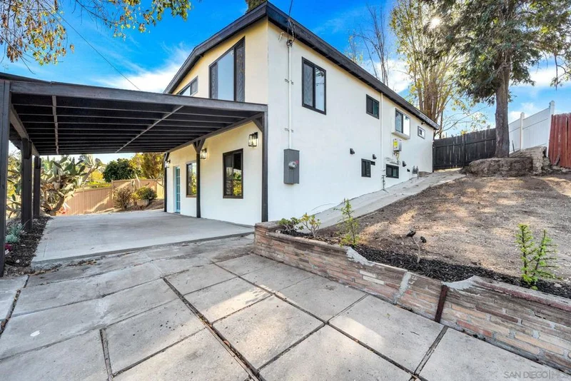 10150 Del Rio Rd, Spring Valley, CA 91977