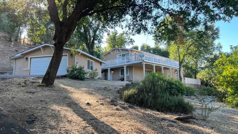 256 Vine St, Vacaville, CA 95688