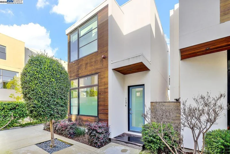 1174 66th St, Oakland, CA 94608