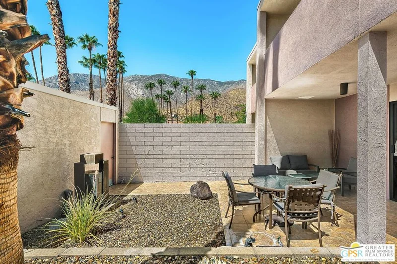 2696 S Sierra Madre F8, Palm Springs, CA 92264