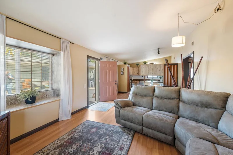 1041 Bluebell Way, Hemet, CA 92545