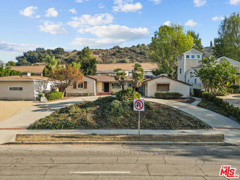 4210 Sepulveda Boulevard, Sherman Oaks, CA 91403