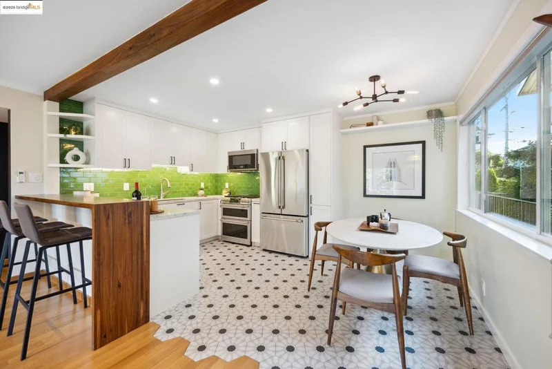 1124 Hollywood Ave 2, Oakland, CA 94602