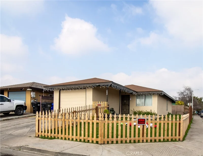 888 Forrester Court, Porterville, CA 93257