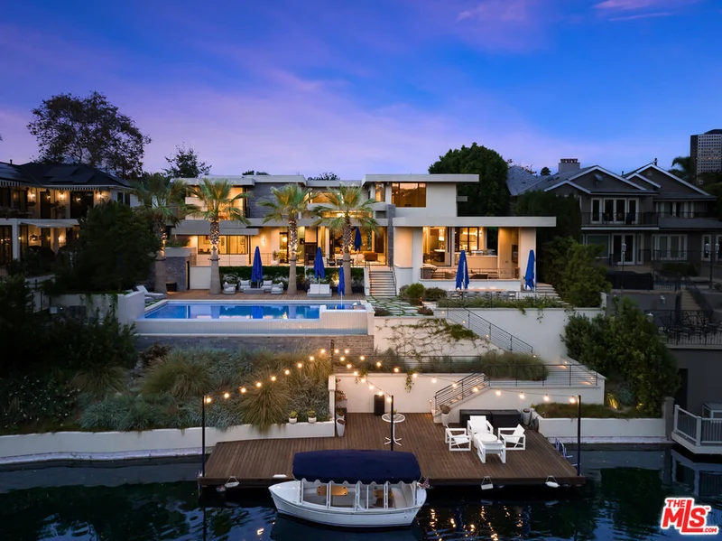 10050 Toluca Lake Avenue, Toluca Lake, CA 91602