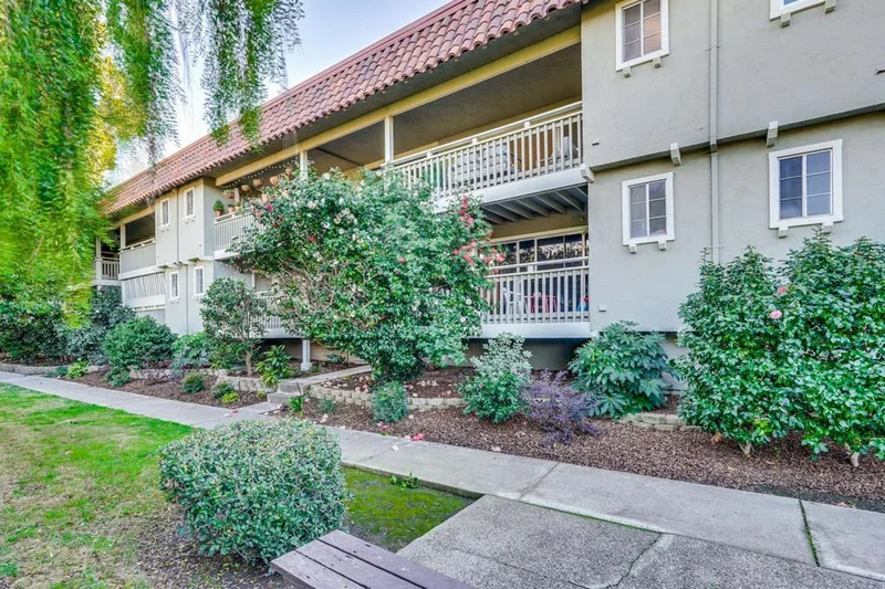 2739 Mauricia Avenue B, Santa Clara, CA 95051