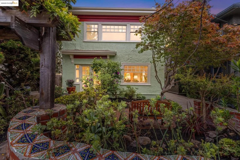 452 Hanover Ave, Oakland, CA 94606