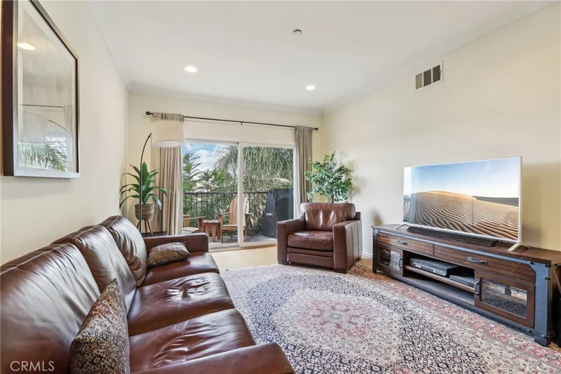 626 E Orange Grove Avenue 302, Burbank, CA 91501