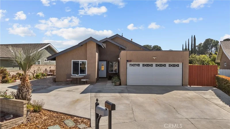 23034 Willow View Circle, Valencia, CA 91354