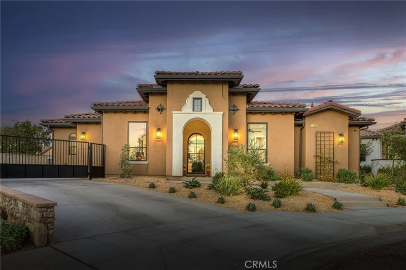 1190 E Turnberry Avenue, Fresno, CA 93730