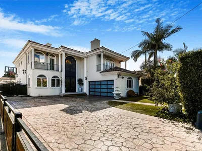 10014 La Reina Avenue