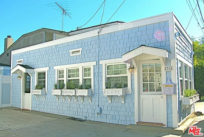 2318 Strongs Drive photo 2