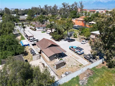 10881 Oleander Avenue photo 2