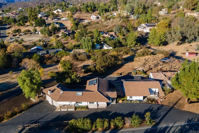 2758 W Victoria Dr, Alpine, CA 91901