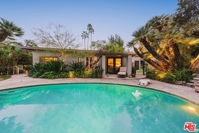 410 Mooresque Street, Pasadena, CA 91105