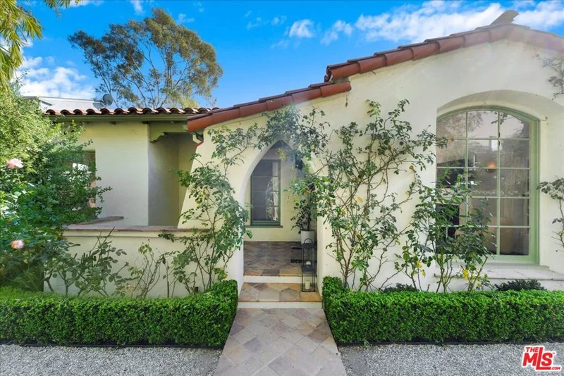 11344 Albata Street, Los Angeles, CA 90049