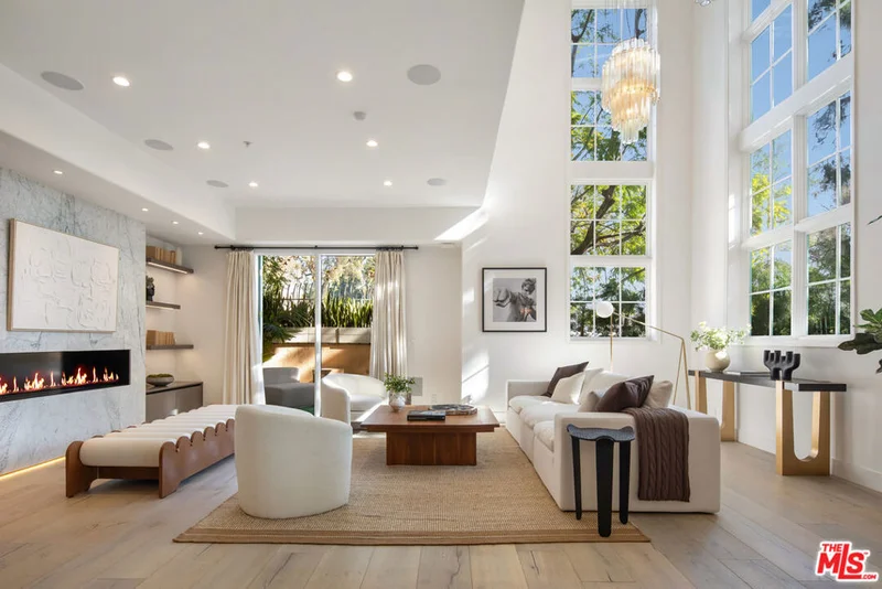 11500 San Vicente Boulevard 221, Los Angeles, CA 90049