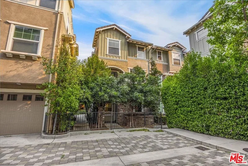 1245 Wilcox Avenue, Los Angeles, CA 90038