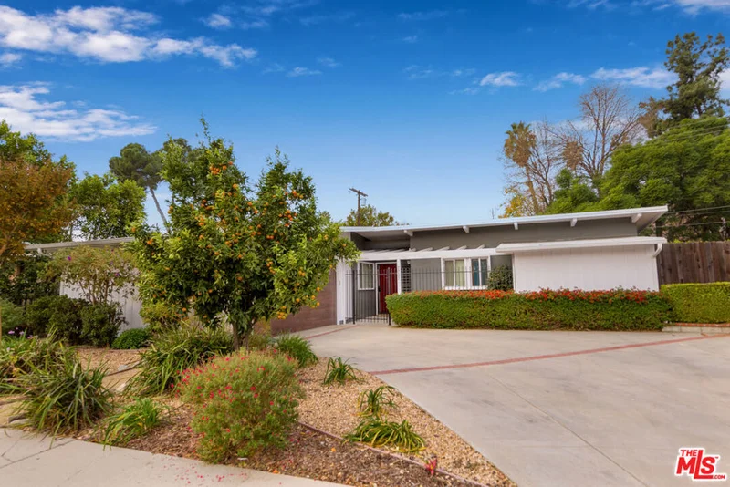 7747 Hesperia Avenue, Reseda, CA 91335