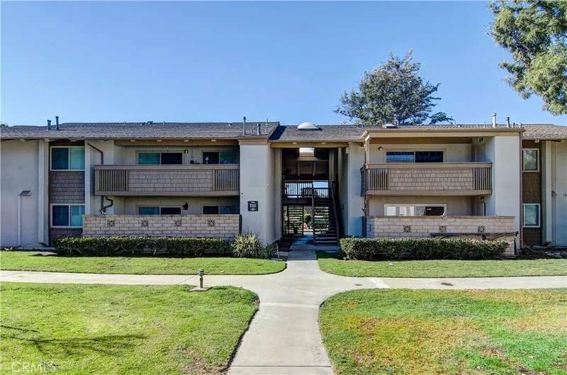 8877 Lauderdale Court 211E, Huntington Beach, CA 92646