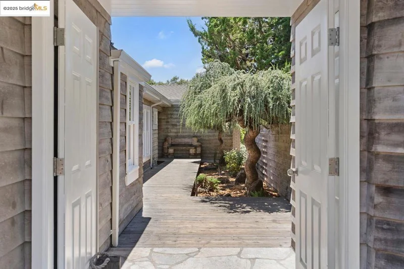 5600 Weaver Pl, Oakland, CA 94619