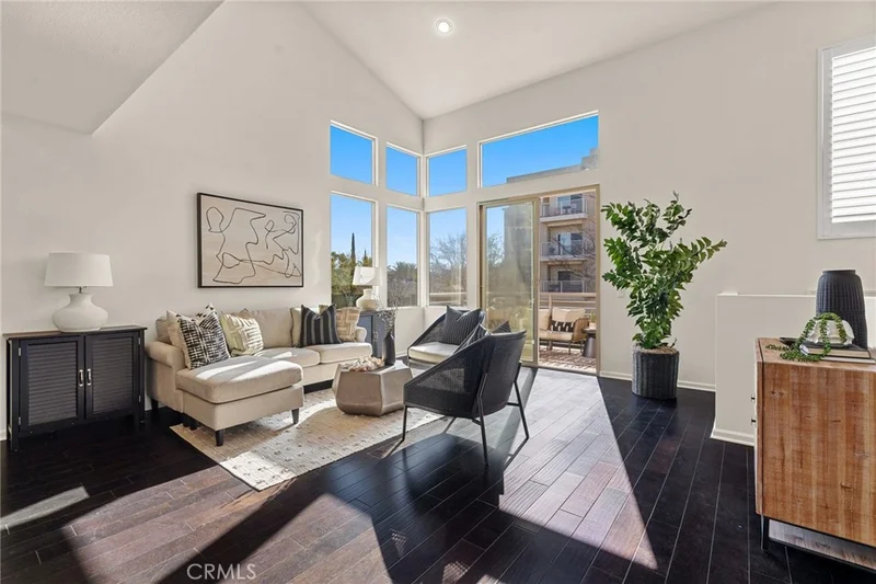 5439 Strand 107, Hawthorne, CA 90250