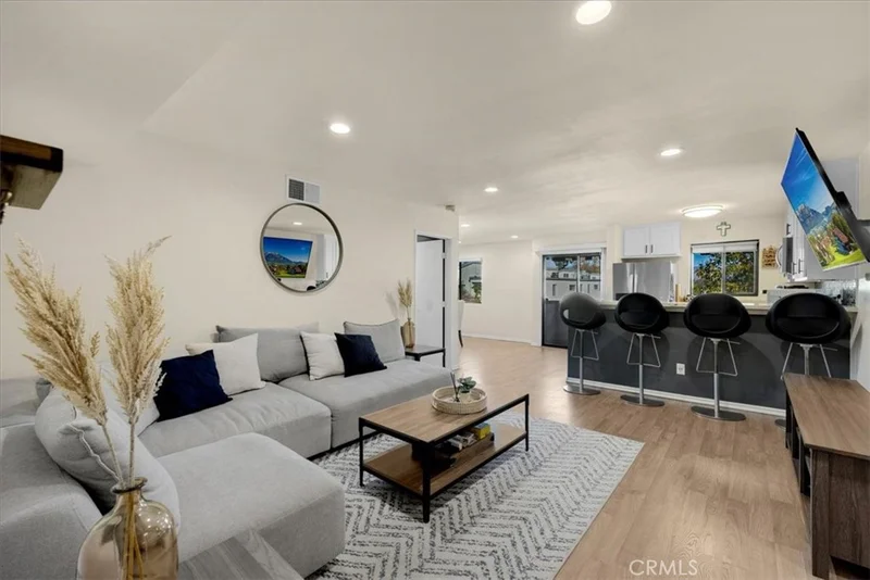 18530 Hatteras Street 337, Tarzana, CA 91356