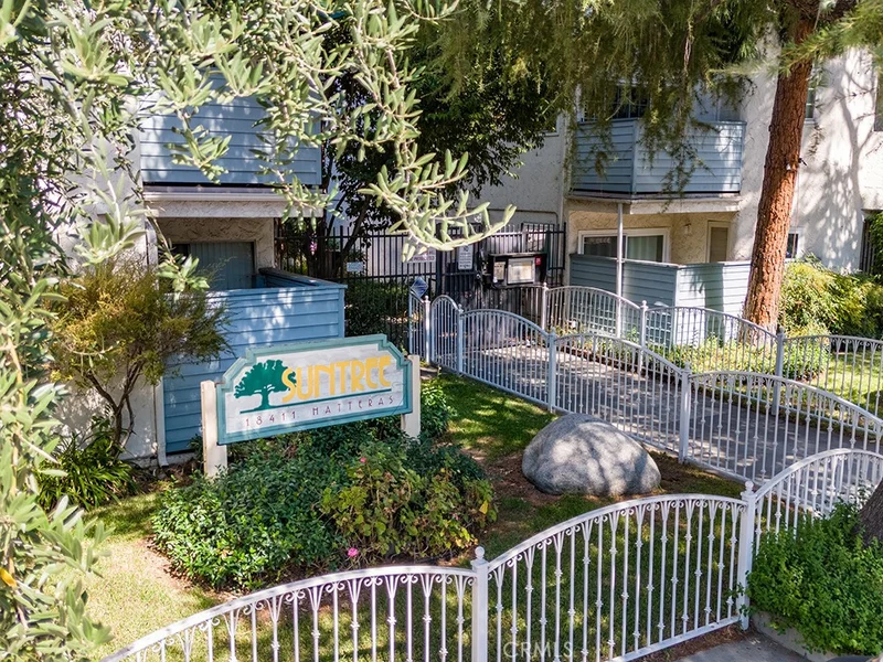 18411 Hatteras Street 121, Tarzana, CA 91356