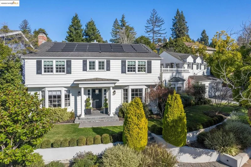 1 Sierra Ave, Piedmont, CA 94611-3815