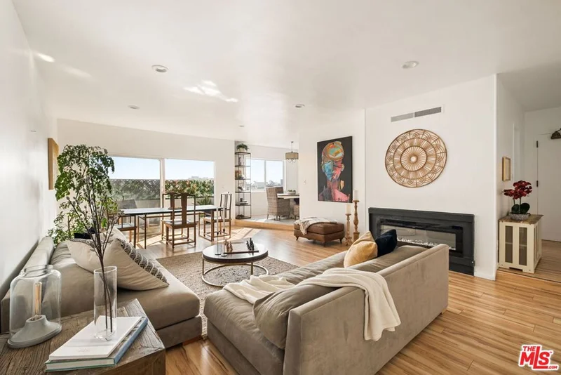 11820 Mayfield Avenue 319, Los Angeles, CA 90049