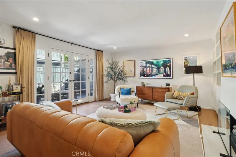 880 Hilldale Avenue 9, West Hollywood, CA 90069