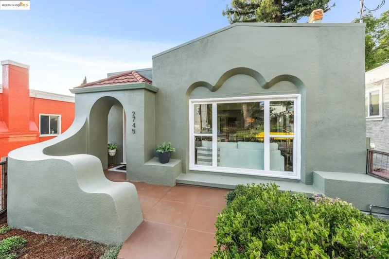 2745 Grande Vista Ave, Oakland, CA 94601