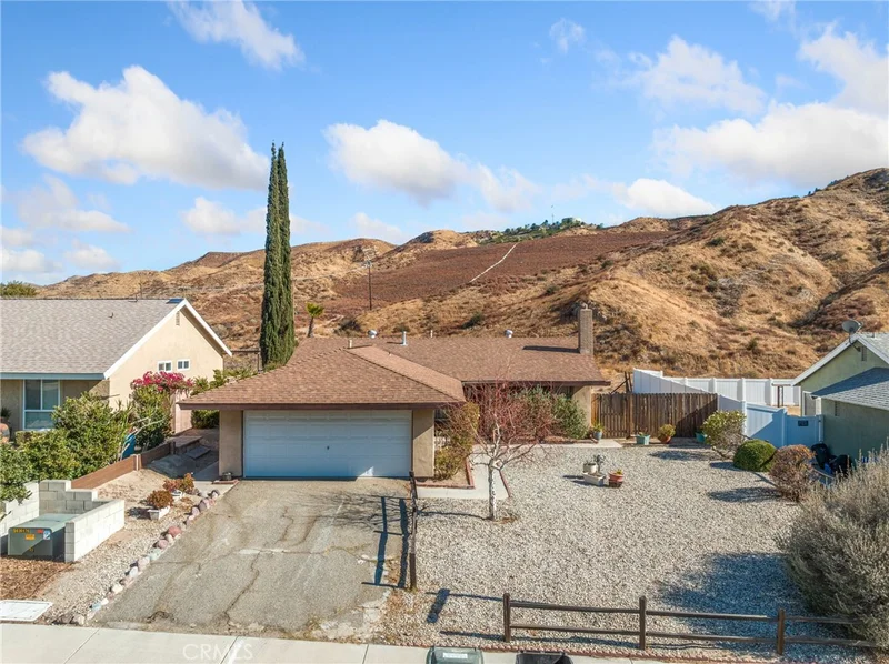29902 Abelia Rd, Canyon Country, CA 91387