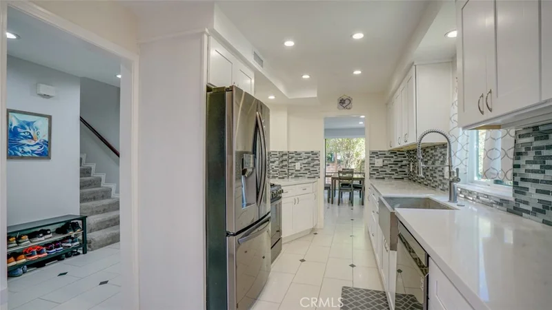 5243 Yarmouth Avenue 27, Encino, CA 91316