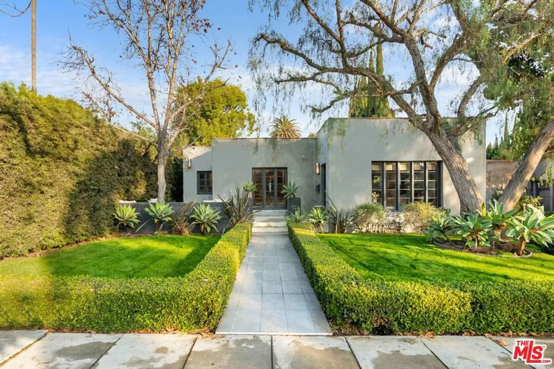 520 N Cahuenga Boulevard, Los Angeles, CA 90004