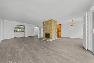 2345 Roscomare Road 301