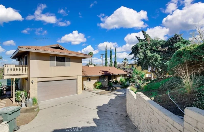 2975 Rockhill Way, Riverside, CA 92506