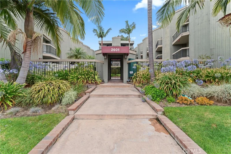 2601 E 19th Street 14, Signal Hill, CA 90755
